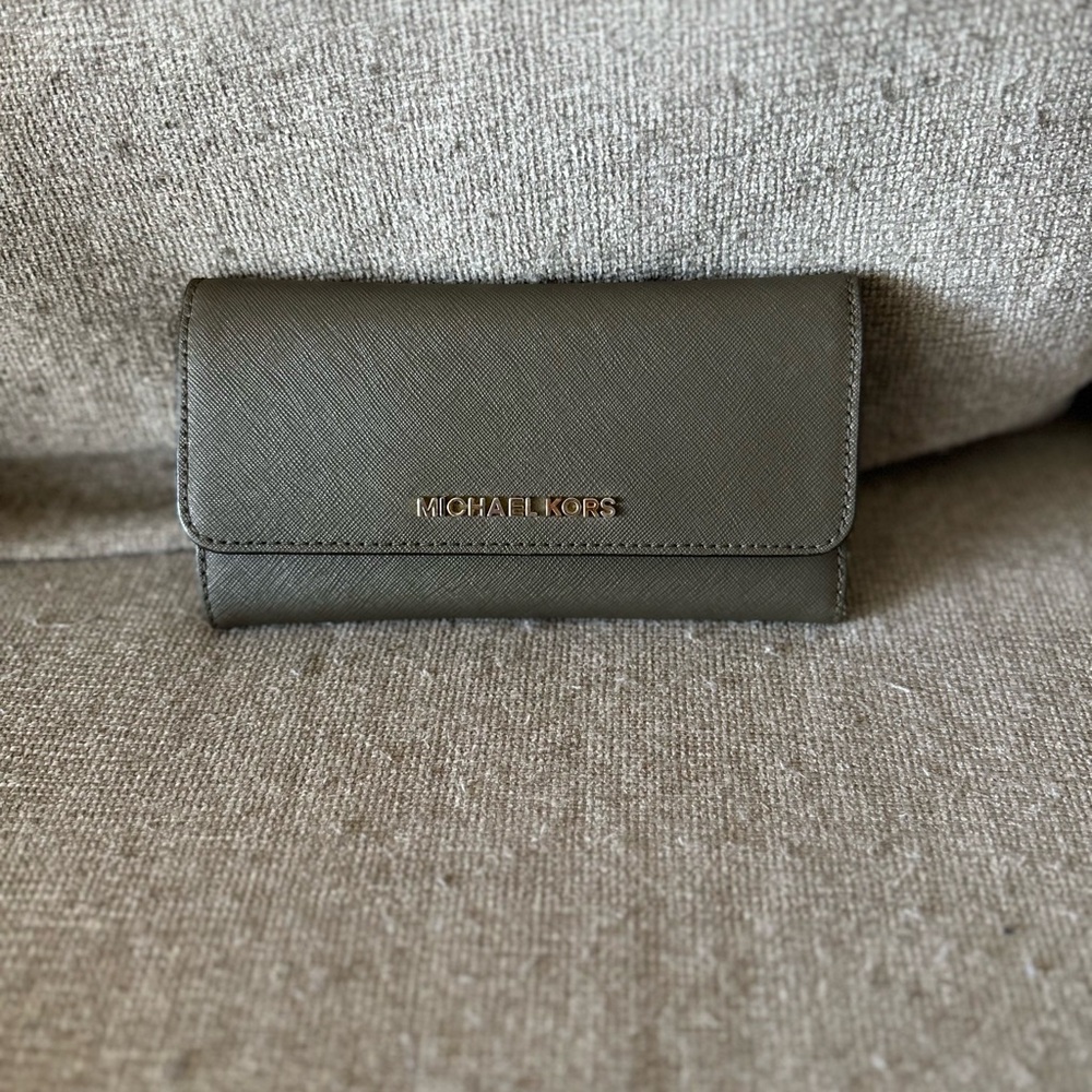 Michael Kors Olive Wallet